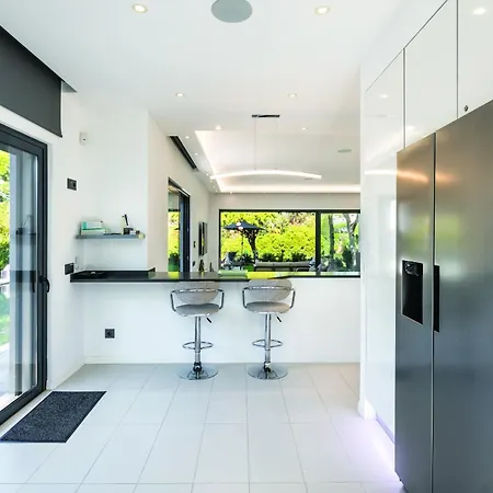 Modern With Pool By Homing Villa