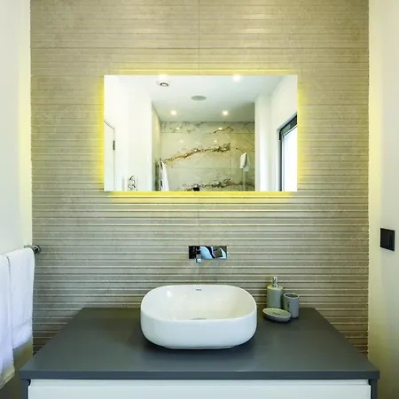 Modern With Pool By Homing Villa *