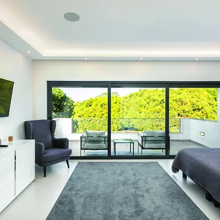 Modern With Pool By Homing Villa